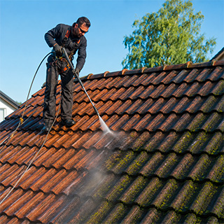 Nettoyage et démoussage de toiture dans les Hauts-de-Seine (92)